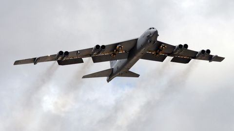 АҚШ Россиянинг янги қуролига B-52 модернизацияси билан жавоб қайтаришга қарор қилди