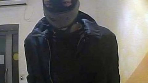 Тошкентда ниқоб тақиб босқинчилик қилган уч эркак ва бир аёл қўлга олинди