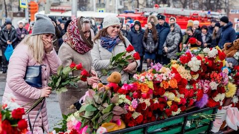 Rossiyada 28-mart Kemerovodagi yong‘in qurbonlari xotirasiga motam kuni deb e’lon qilindi