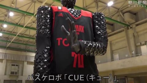 Японияда робот баскетбол саватчасига тўп тушириш бўйича инсондан ўзиб кетди (видео)