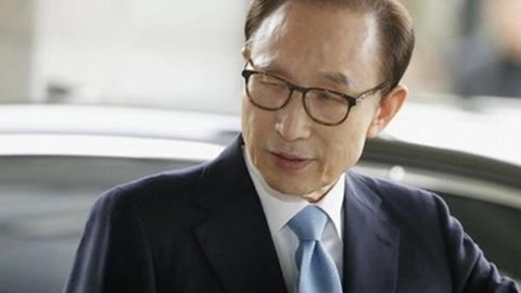 Жанубий Корея собиқ президенти коррупцияда гумон қилиниб ҳибсга олинди