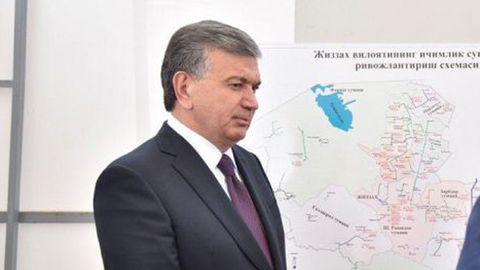 Shavkat Mirziyoyev Jizzaxda 50 km lotok qurish va 57 km lotokni ta’mirlash kerakligini ta’kidladi