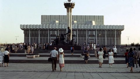 “Istiqlol” saroyi va “Bunyodkor” metro bekati nomi “Xalqlar do‘stligi” deb qayta o‘zgartiriladi