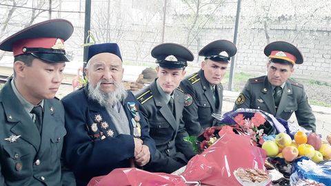 Urush faxriysi: Urushda o‘zbeklarning kuchidan front ichida ham, ortida ham foydalanilgan