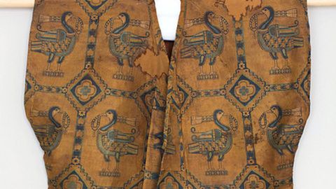 Londondagi kimoshdi savdosida tarixiy o‘zbek shoyi erkaklar ko‘ylagi 700 ming dollarga sotiladi