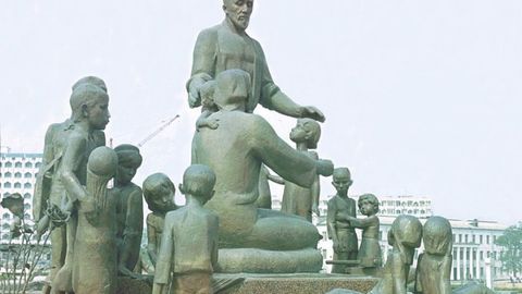 Шомаҳмудовлар оиласи ҳайкали 10 йилдан сўнг яна эски жойига кўчирилади