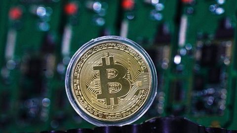 Евроиттифоқда наркотик пулини биткоинлар орқали легаллаштирган гуруҳ қўлга олинди