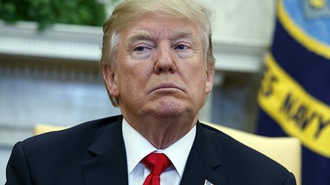 Трамп Абу-Даби шаҳзодаси билан телефон орқали суҳбатлашди