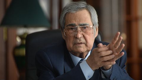 Kemerovoni 21 yildan beri boshqarib kelgan Aman Tuleyev savdo markazidagi yong‘indan so‘ng iste’fo berdi (video)