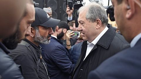 Арманистон президенти мамлакат ҳукумати истеъфосини қабул қилди