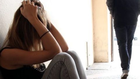 Францияда собиқ маъшуқасига 5 ойда 4,5 мингта SMS жўнатган эркак қамоқ жазосига ҳукм қилинди