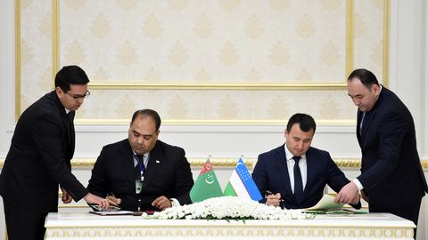 Туркманистон ва Ўзбекистонда савдо уйларини ташкил этиш бўйича ҳужжатлар имзоланди
