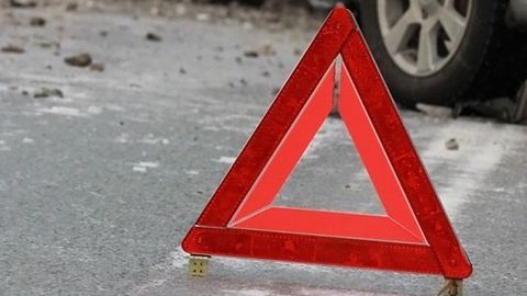 Hindistonda yuk mashinasi ko‘prikdan qulashi oqibatida 20 dan ortiq odam halok bo‘ldi
