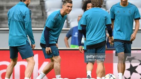 Bugun “Bavariya”ga qarshi maydonga tushadigan “Real Madrid”ning rasmiy mashg‘ulotidan fotojamlanma