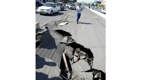 Toshkentda Samarqand Darvoza yaqinidagi yo‘lning asfalt qismi o‘pirilib tushdi