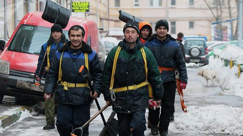 O‘zbekistonlik ko‘cha tozalovchi Moskvada granata topib oldi