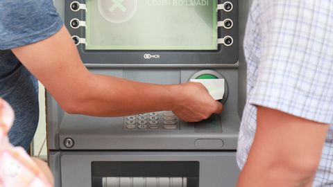 UzCard kartalar hisobini naqd pul bilan to‘ldirish mumkin bo‘lgan bankomatlar ustida ish olib borilayotganini ma’lum qildi