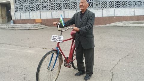 Surxondaryolik 81 yoshli otaxon velosipedda Qirg‘izistonga yo‘l oldi