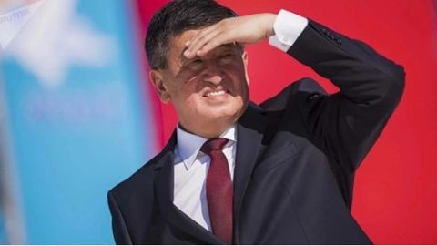 Qirg‘iziston prezidenti O‘sh shahriga oddiy aviareysda bordi (video)