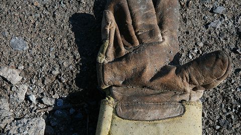 Peterburgdagi qurilishlardan birida o‘zbekistonlik mehnat muhojiri balandlikdan qulab, og‘ir jarohatlandi