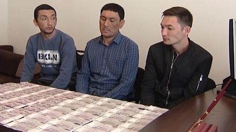 Toshkent bozorlarida 600 dona qalbaki 50 ming so‘mlik muomalaga kiritilgani aniqlandi (video)
