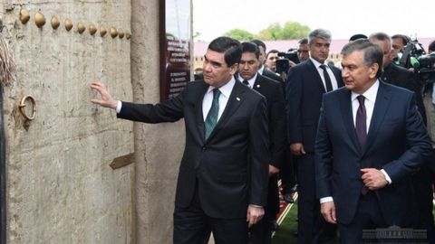 Shavkat Mirziyoyev va Gurbanguli Berdimuhamedov Xivadagi tarixiy obidalarni ziyorat qildi