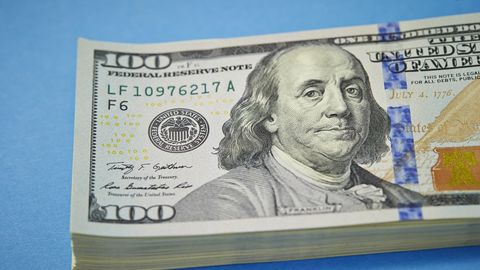 Ўзбекистонда 1 майдан доллар курси ошади