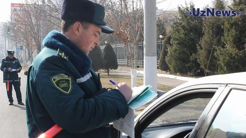 Qanday hollarda transport vositasini boshqarish huquqini beruvchi guvohnoma haydovchidan olib qo‘yiladi?