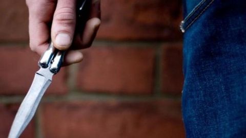 Бўстонлиқда коллеж ўқувчиси маст ҳолда ўз танишини пичоқлаб қўйди