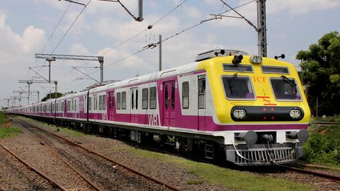 Video: Hindistonda yo‘lovchilar o‘tirgan 22 ta vagon stansiyadan boshqaruvsiz chiqib ketdi. Ular 12 kilometr yo‘l bosib o‘tganidan keyin to‘xtatib qolindi