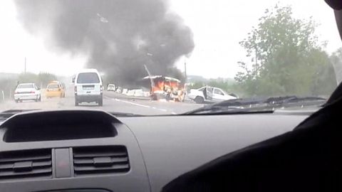 Video: Pastdarg‘omda Nexia bilan to‘qnashuvdan so‘ng Damas yonib ketdi