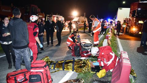 Italiyada poyezd yuk mashinasi bilan to‘qnashdi. 2 kishi halok bo‘ldi, 18 kishi yaralandi