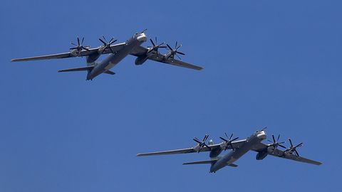 Amerika qiruvchi samolyotlari Rossiyaning Tu-95 bombardimonchilarini tutib qolish uchun havoga ko‘tarildi