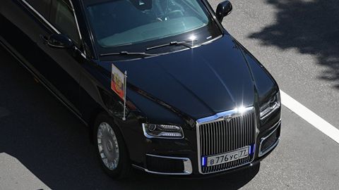 Путин «Кортеж» лойиҳасидаги машиналарни оммавий ишлаб чиқаришни йўлга қўйиш бўйича топшириқ берди