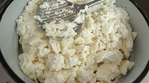 Qovurilgan go‘sht, quyruq va chakki – Rossiyaga nimalar olib kirish taqiqlangan