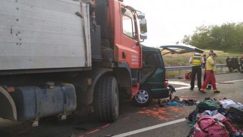 Vengriyada mikroavtobus yuk mashinasi bilan to‘qnashdi, to‘qqiz kishi halok bo‘ldi