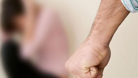 Toshkent tumanida er xotinini temir bilan urib jarohat yetkazdi