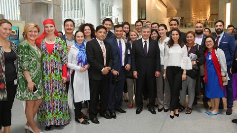 Фото: Шавкат Мирзиёев Жаҳон банкида ишлаётган ўзбекистонликлар билан