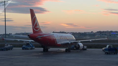 Азиз Абдуҳакимов: Россия ва Туркия компаниялари Қарши аэропортидаги «очиқ осмон» режимига қизиқмоқда