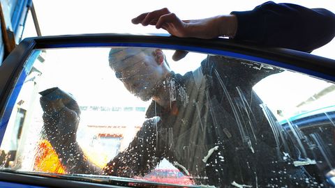 Ўзбекистонда автомобиль ойналарини қорайтиришга рухсат бериш таклиф этилган петиция 9500 овоз тўплади