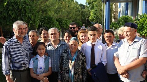 «Бу ердан тирик чиққанимдан мамнунман». Бобомурод Абдуллаев суд залидан озод қилинди