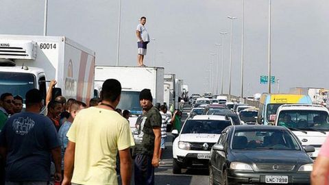 Бразилия президенти иш ташлаган ҳайдовчиларнинг талабларини бажариб, дизель нархини пасайтирди