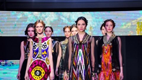 Францияда ўзбек миллий либослари намойиши ўтказилди