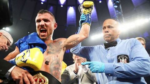 Бокс. Нокдаунга учраган Василий Ломаченко рақибини нокаут билан енгиб, чемпион бўлди ва рекорд қўйди (видео)