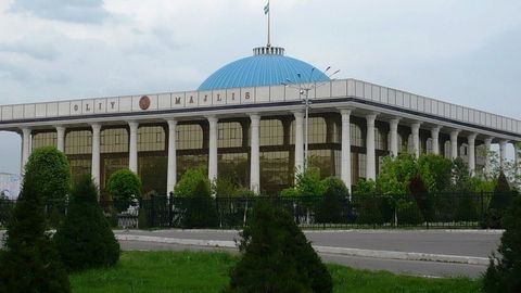 O‘zbekistonda fraksiyalararo muhokamalar: avtomototransport vositalari ijarasi kimlarga beriladi?