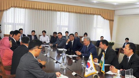 Жанубий Корея ишбилармонлари Қорақалпоғистонда ўзаро ҳамкорлик масалаларини муҳокама қилди