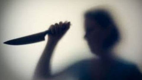 Сурхондарёда 43 ёшли маст аёл турмуш ўртоғини пичоқлаб қўйди