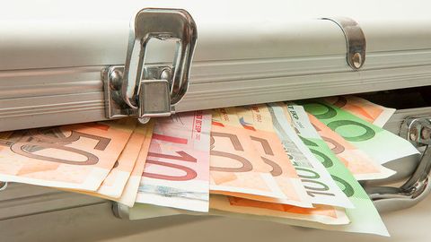 Slovakiyada fashizm ustidan g‘alaba kunida 0 yevrolik kupyura chiqarilib, 2 yevrodan sotiladi