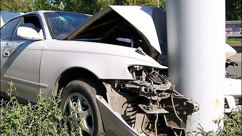 Бекободда Nexia ҳайдовчиси рулда ухлаб қолиши оқибатида ЙТҲ содир этди. Қурбонлар бор