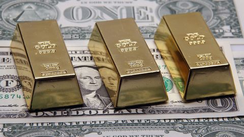 Фаррош Инчхон аэропортидаги чиқиндилар қутисидан 7 дона олтин ёмби топиб олди